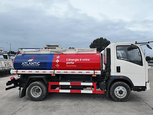 SINOTRUK HOWO 4X2 5CBM Camión cisterna de reabastecimiento-1