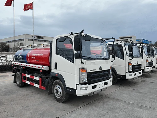 SINOTRUK HOWO 4X2 5CBM Camión cisterna de reabastecimiento-2