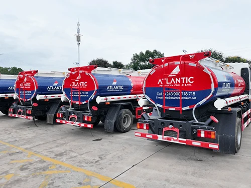SINOTRUK HOWO 4X2 5CBM Camión cisterna de reabastecimiento-4