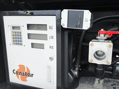 SINOTRUK HOWO 4X2 5CBM Camión cisterna de reabastecimiento-5
