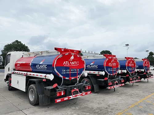 SINOTRUK HOWO 4X2 5CBM Camión cisterna de reabastecimiento-7