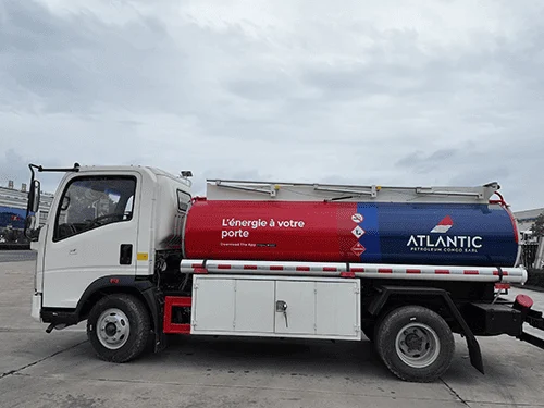 SINOTRUK HOWO 4X2 5CBM Camión cisterna de reabastecimiento-8