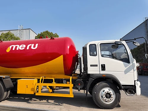 SINOTRUK HOWO 4X2 Gas LPG Tanque Bobtail Camión 8-15m3-11