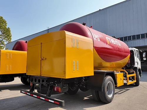 SINOTRUK HOWO 4X2 Gas LPG Tanque Bobtail Camión 8-15m3-12