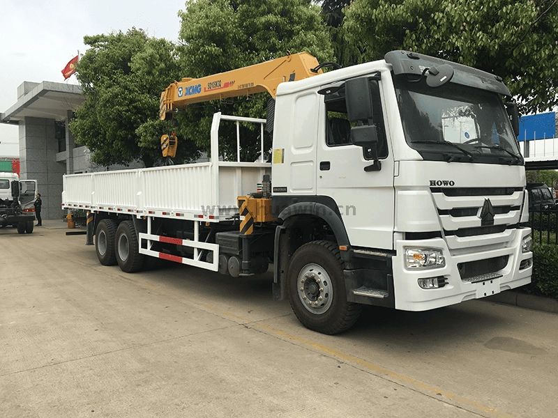 Camión Grúa SINOTRUK HOWO 6X4 con Grúa de Brazo Plegado de 8T-2
