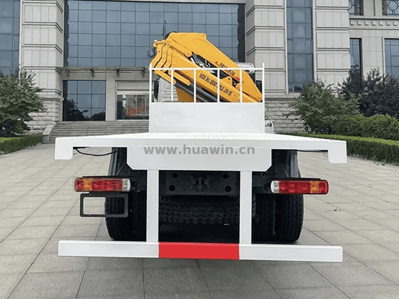 Camión Grúa SINOTRUK HOWO 6X4 con Grúa de Brazo Plegado de 8T-3