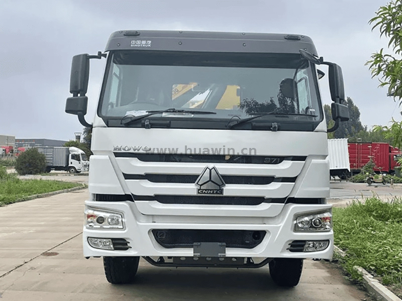 Camión Grúa SINOTRUK HOWO 6X4 con Grúa de Brazo Plegado de 8T-4
