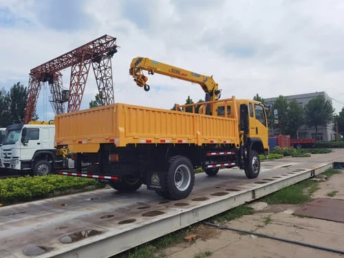 Sinotruk Howo 4X2 Grúa Camión Ligero-4