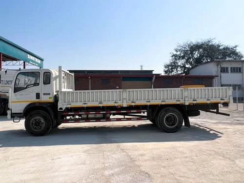 Sinotruk-Howo-4x2-camión-de-carga-10