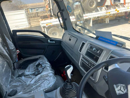Sinotruk-Howo-4x2-camión-de-carga-12