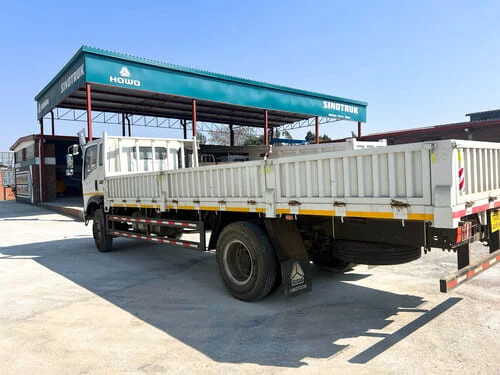 Sinotruk-Howo-4x2-camión-de-carga-13