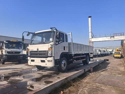 Camión de carga HOWO 4x2, 140 CV-3