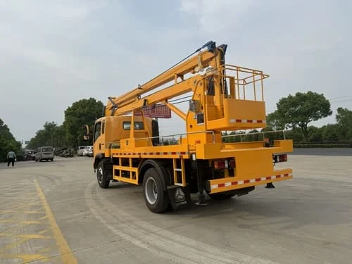 Camión con plataforma elevadora SINOTRUK HOWO 4X2-15
