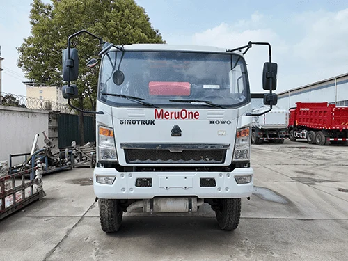 Camión cisterna SINOTRUK HOWO 4x2-3