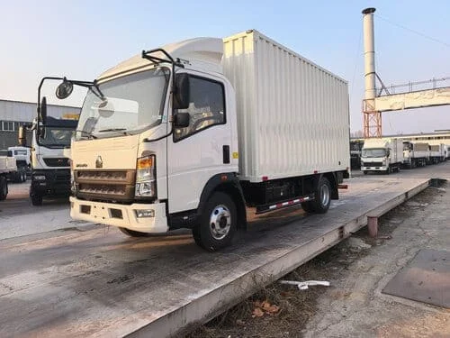 SINOTRUK HOWO 4x2 Box Body Light Duty Truck With Backside Hydraulic Platform-4