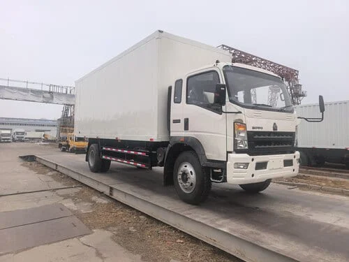 شاحنة SINOTRUK HOWO 4x2 ذات الهيكل الصندوقي الخفيف ذات التصميم المسطح - 5