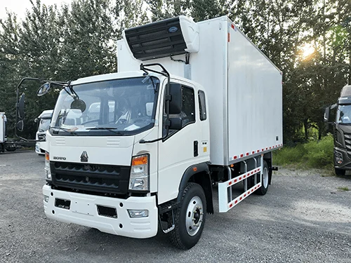 شاحنة التبريد الخفيفة SINOTRUK HOWO 4x2 خفيفة الوزن 1
