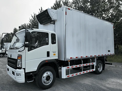 شاحنة التبريد الخفيفة SINOTRUK HOWO 4x2 خفيفة الوزن 5