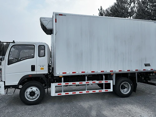 شاحنة التبريد الخفيفة SINOTRUK HOWO 4x2 خفيفة الوزن 6
