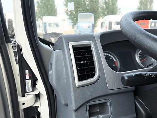 شاحنة التبريد الخفيفة SINOTRUK HOWO 4x2 خفيفة الوزن 7