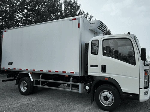 شاحنة التبريد الخفيفة SINOTRUK HOWO 4x2 خفيفة الوزن مع خطافات -4