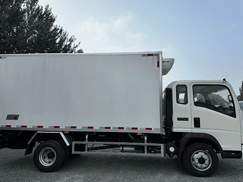 شاحنة ثلاجة SINOTRUK HOWO 4x2 خفيفة الوزن مع خطافات -5