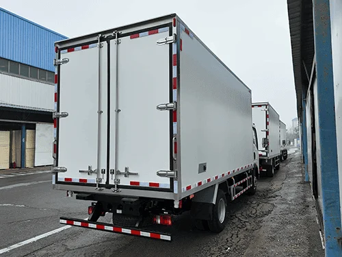 شاحنة ثلاجة SINOTRUK HOWO 4x2 SINOTRUK 4x2 - 5