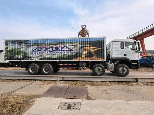 Caminhão para serviço pesado SINOTRUK HOWO TX 8x4 com carroceria tipo caixa - 6