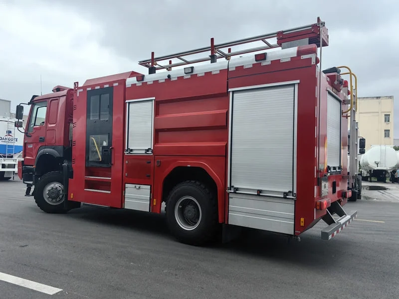 SINOTRUK HOWO 4X2 Fire Truck-4