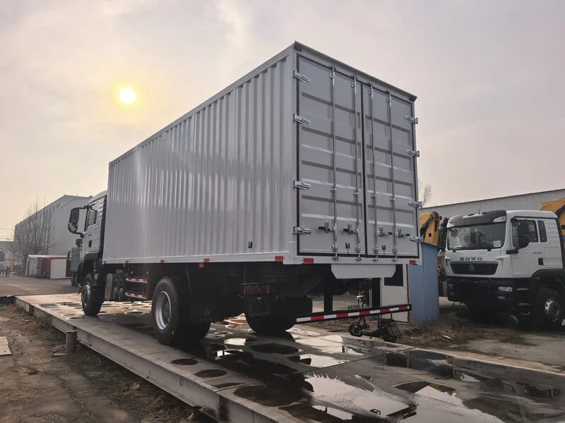 SINOTRUK HOWO-TX 4×2 Van Truck 15T-4