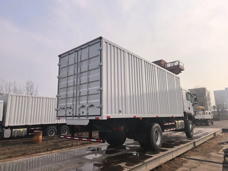 SINOTRUK HOWO-TX 4×2 Van Truck 15T-5