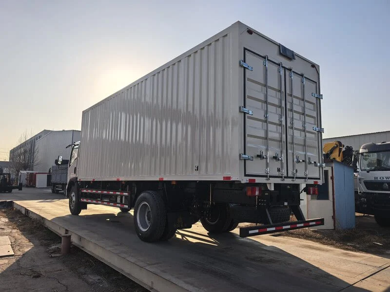 SINOTRUK HOWO Wing Van Truck 10T-2