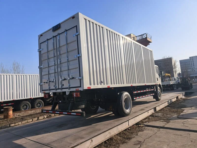 SINOTRUK HOWO Wing Van Truck 10T-3