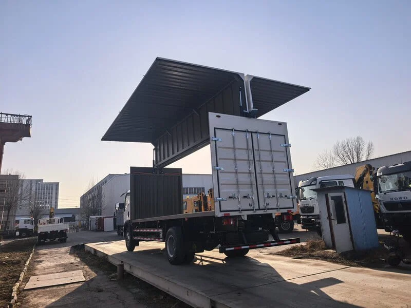 SINOTRUK HOWO Wing Van Truck 10T-8