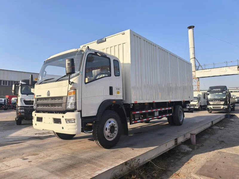 SINOTRUK HOWO Wing Van Truck 10T-9